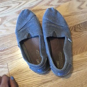 gray toms